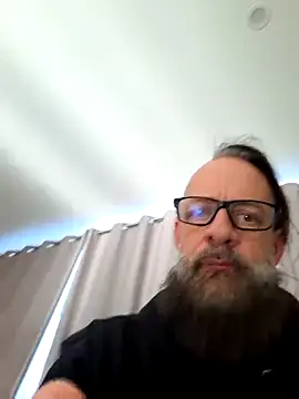 Snapshot of PinkTheHawk chatting on 05-16-26, 02:43 PinkTheHawk online show from 05-16-26, 02:43