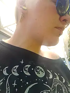 PinkTheHawk online show from 11-09-25, 01:31