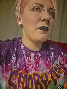 Snapshot of PinkTheHawk chatting on 05-28-26, 07:49 PinkTheHawk online show from 05-28-26, 07:49