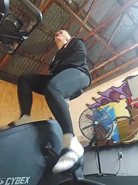 PinkTheHawk online show from 10-30-25, 03:38