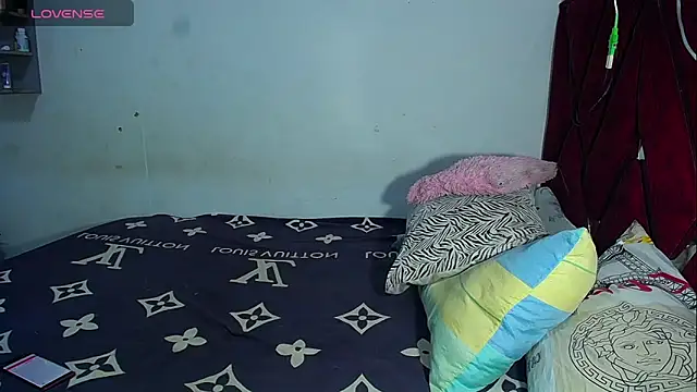 Snapshot of DanisaBrown chatting on 10-12-25, 02:40 DanisaBrown online show from 10-12-25, 02:40