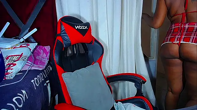 Snapshot of DanisaBrown chatting on 01-18-26, 03:04 DanisaBrown online show from 01-18-26, 03:04