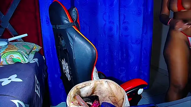 Snapshot of DanisaBrown chatting on 02-17-26, 02:03 DanisaBrown online show from 02-17-26, 02:03