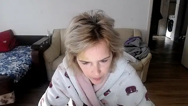 Snapshot of SexxyLety chatting on 11-18-25, 08:17 SexxyLety online show from 11-18-25, 08:17