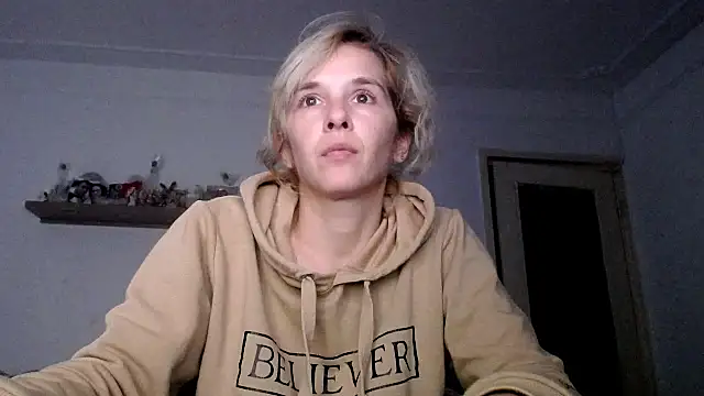 Snapshot of SexxyLety chatting on 11-28-25, 01:22 SexxyLety online show from 11-28-25, 01:22