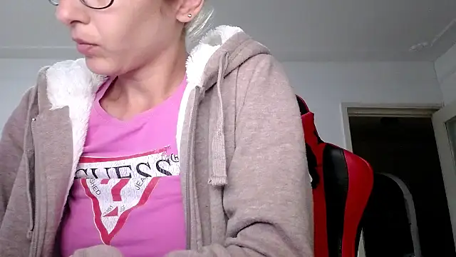 Snapshot of SexxyLety chatting on 09-17-25, 08:49 SexxyLety online show from 09-17-25, 08:49