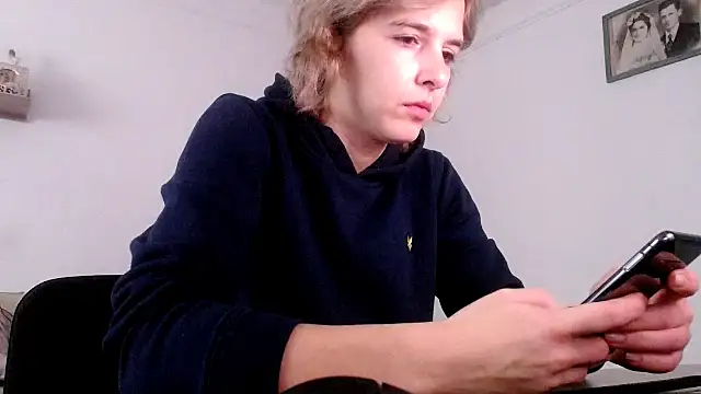 Snapshot of SexxyLety chatting on 12-04-25, 07:40 SexxyLety online show from 12-04-25, 07:40