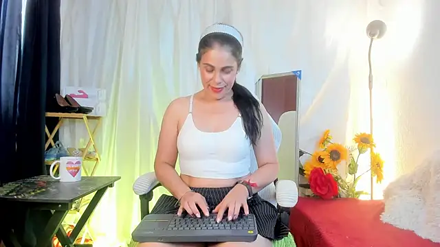 Snapshot of girasol_walton chatting on 04-24-26, 02:30 girasol walton online show from 04-24-26, 02:30