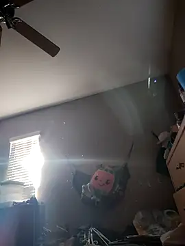 Snapshot of Mikey69me@xh chatting on 10-28-25, 03:44 Mikey69mexh online show from 10-28-25, 03:44