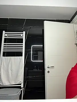 Snapshot of Rileysim88 chatting on 03-01-25, 01:07 Rileysim88 online show from 03-01-25, 01:07