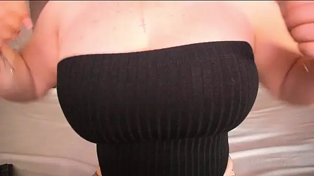 Snapshot of boobies4fun chatting on 03-04-26, 09:06 boobies4fun online show from 03-04-26, 09:06