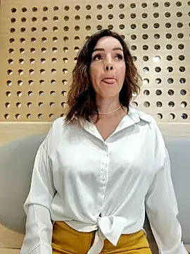 Snapshot of EvaXOAir chatting on 02-16-25, 03:04 EvaXOAir online show from 02-16-25, 03:04