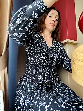 Snapshot of EvaXOAir chatting on 02-15-25, 05:30 EvaXOAir online show from 02-15-25, 05:30