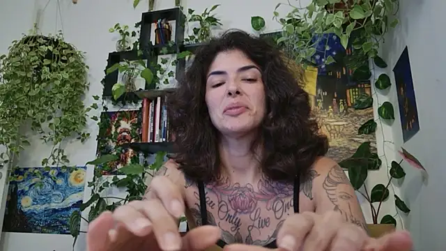 Snapshot of TaliMajesty chatting on 05-28-26, 11:21 TaliMajesty online show from 05-28-26, 11:21