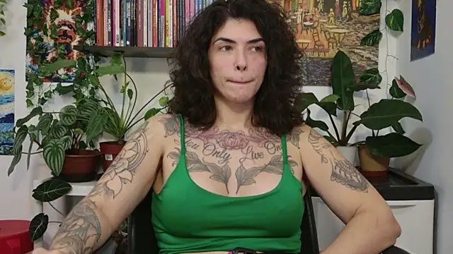 Snapshot of TaliMajesty chatting on 05-14-26, 09:56 TaliMajesty online show from 05-14-26, 09:56