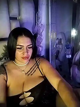 Snapshot of chelaqueen_ chatting on 05-12-26, 02:30 chelaqueen online show from 05-12-26, 02:30