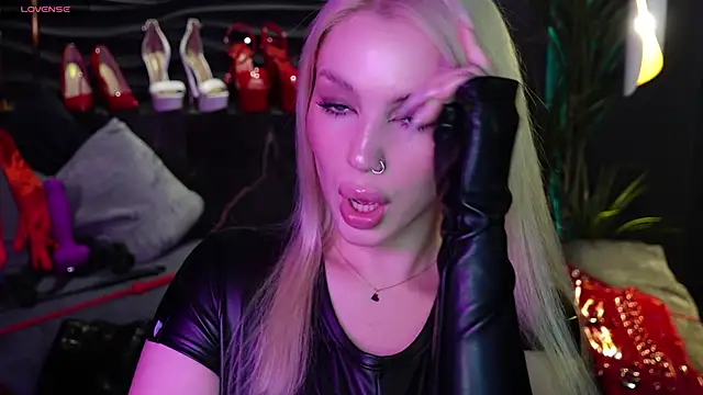 Snapshot of MistressDarsy chatting on 03-16-25, 06:31 MistressDarsy online show from 03-16-25, 06:31