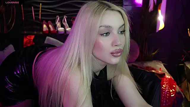 Snapshot of MistressDarsy chatting on 03-13-25, 05:39 MistressDarsy online show from 03-13-25, 05:39