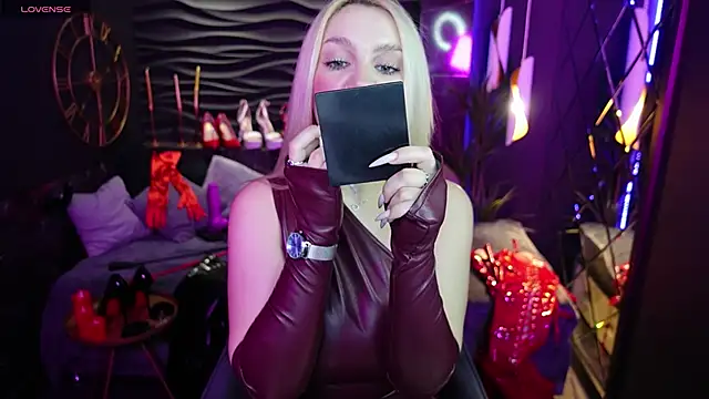 Snapshot of MistressDarsy chatting on 03-13-25, 02:33 MistressDarsy online show from 03-13-25, 02:33