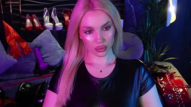 Snapshot of MistressDarsy chatting on 03-19-25, 10:11 MistressDarsy online show from 03-19-25, 10:11