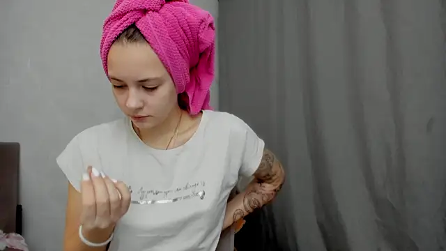 why again me online show from 03-17-25, 05:05