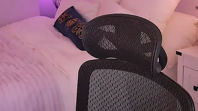 Snapshot of Wonderful_Woman chatting on 12-20-25, 02:58 Wonderful Woman online show from 12-20-25, 02:58