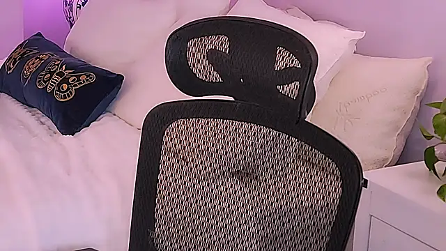 Snapshot of Wonderful_Woman chatting on 01-07-26, 12:26 Wonderful Woman online show from 01-07-26, 12:26