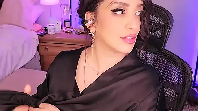 Snapshot of Wonderful_Woman chatting on 03-11-25, 09:34 Wonderful Woman online show from 03-11-25, 09:34