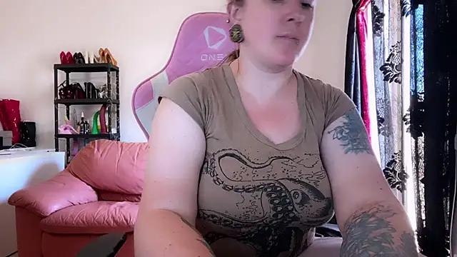 Snapshot of kisicaxx chatting on 09-21-25, 11:26 kisicaxx online show from 09-21-25, 11:26