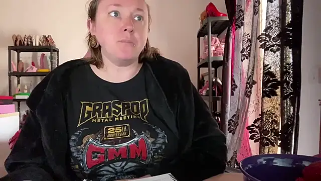 kisicaxx online show from 04-12-26, 01:36