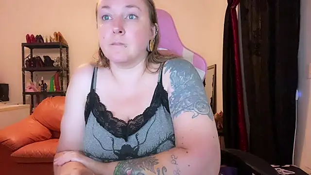 Snapshot of kisicaxx chatting on 09-19-25, 06:45 kisicaxx online show from 09-19-25, 06:45