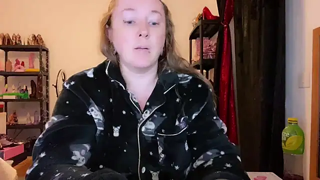 kisicaxx online show from 12-14-25, 06:13