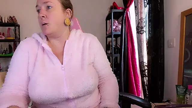 kisicaxx online show from 11-13-25, 06:28