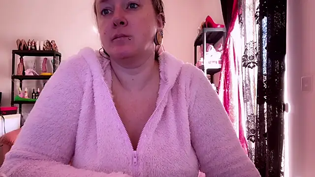 kisicaxx online show from 11-04-25, 09:35