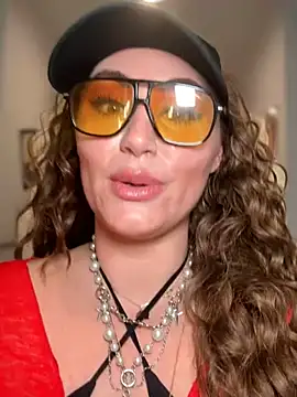 lovely beast online show from 02-25-26, 10:20