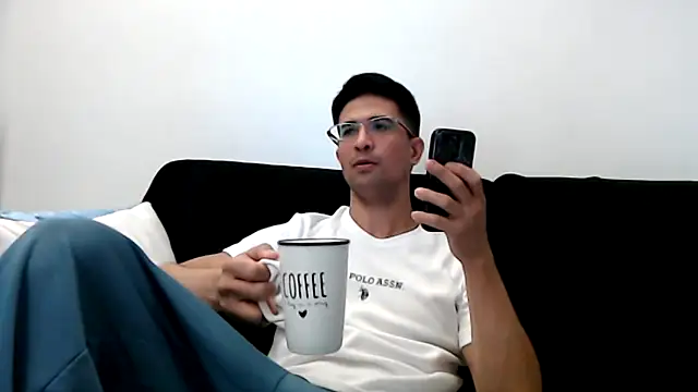 Snapshot of SebastianReiss chatting on 03-20-25, 07:25 SebastianReiss online show from 03-20-25, 07:25