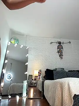 hollythomson online show from 01-14-26, 01:20