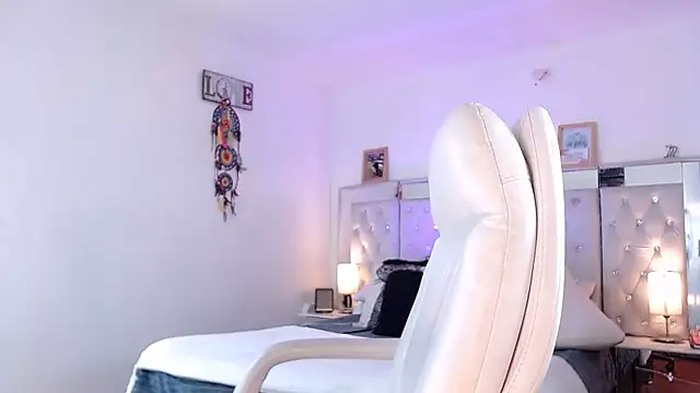 hollythomson online show from 03-03-25, 08:32