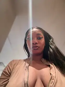 Snapshot of __Nessa__ chatting on 10-05-25, 11:12   Nessa   online show from 10-05-25, 11:12