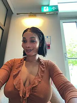Snapshot of __Nessa__ chatting on 05-21-26, 11:29 Nessa online show from 05-21-26, 11:29