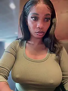Snapshot of __Nessa__ chatting on 10-11-25, 10:49   Nessa   online show from 10-11-25, 10:49