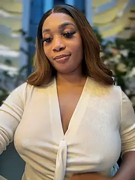 Snapshot of __Nessa__ chatting on 12-22-24, 01:11   Nessa   online show from 12-22-24, 01:11