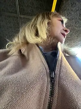 Snapshot of Irina2909@xh chatting on 11-24-25, 12:27 Irina2909xh online show from 11-24-25, 12:27