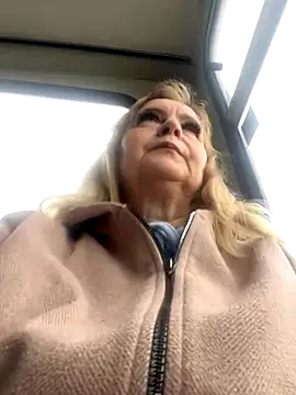 Snapshot of Irina2909@xh chatting on 11-12-25, 12:20 Irina2909xh online show from 11-12-25, 12:20