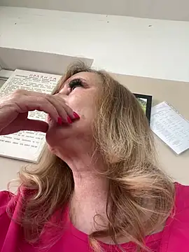 Snapshot of Irina2909@xh chatting on 05-22-26, 10:24 Irina2909xh online show from 05-22-26, 10:24