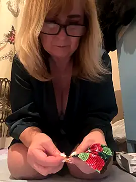 Snapshot of Irina2909@xh chatting on 10-18-25, 10:12 Irina2909xh online show from 10-18-25, 10:12