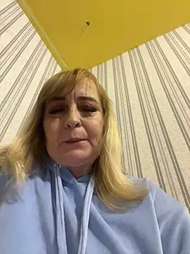 Snapshot of Irina2909@xh chatting on 10-20-25, 01:22 Irina2909xh online show from 10-20-25, 01:22