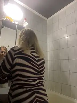 Snapshot of Irina2909@xh chatting on 11-07-25, 07:13 Irina2909xh online show from 11-07-25, 07:13