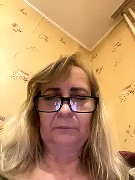 Snapshot of Irina2909@xh chatting on 10-30-25, 01:48 Irina2909xh online show from 10-30-25, 01:48