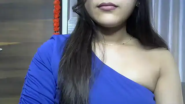 Snapshot of selen_5 chatting on 10-17-25, 06:43 selen 5 online show from 10-17-25, 06:43